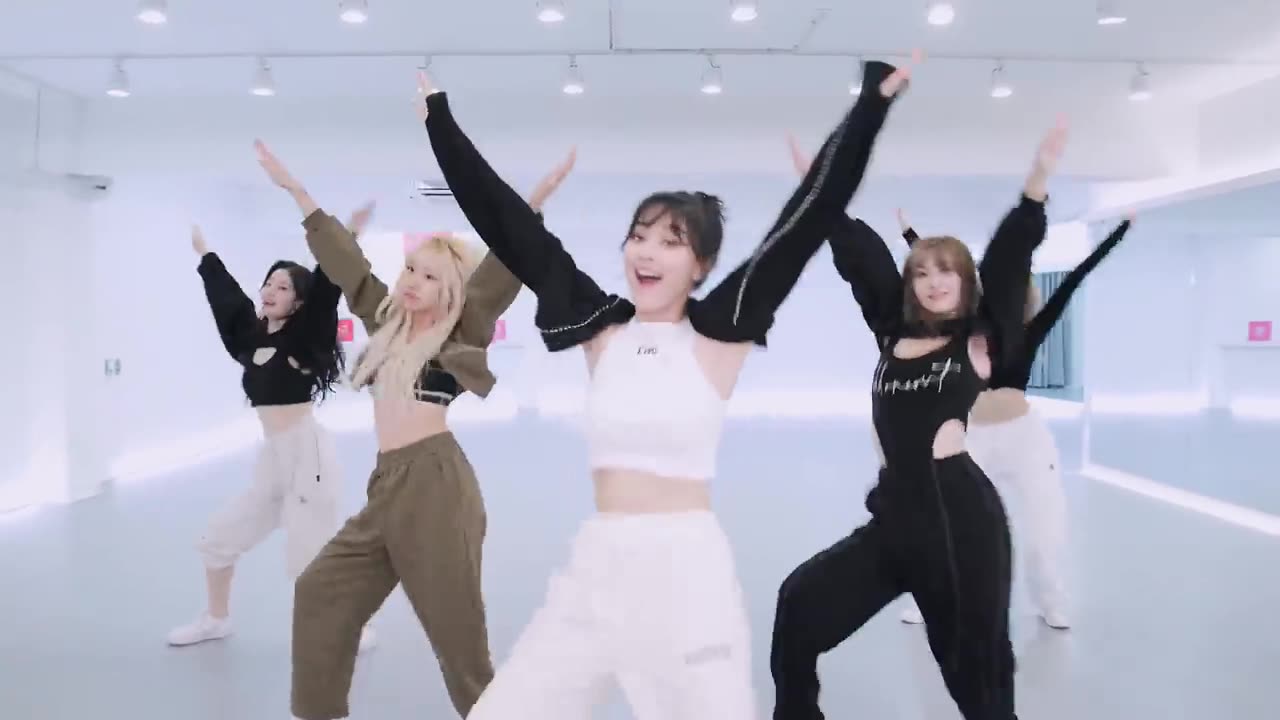 TWICE "The Feels"