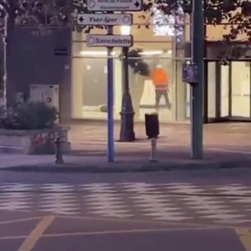 🇸🇪🇧🇪 "HE KILLED HIM IT'S OVER" 2 Swedes fail to escape death in a train station in Belgium