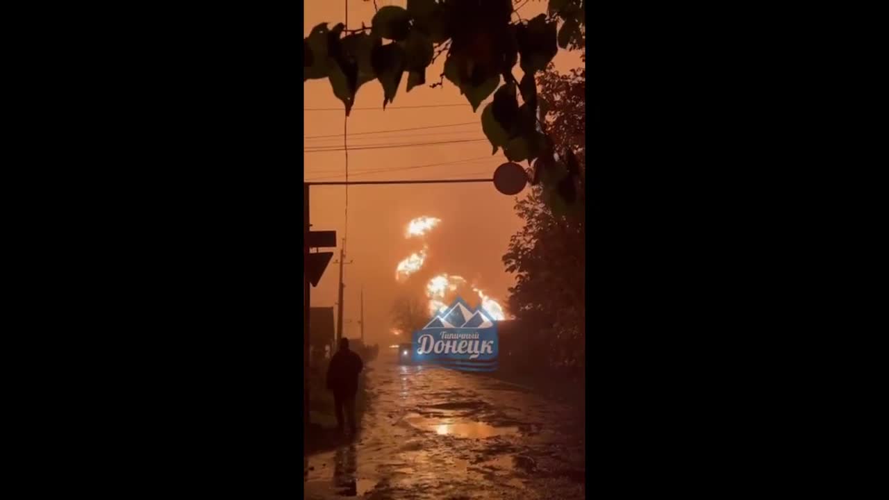 AFU arrival at Shakhtyorsk in the DPR, an oil depot is on fire