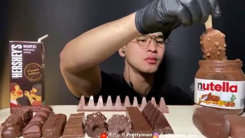 Dessert eating mukbang