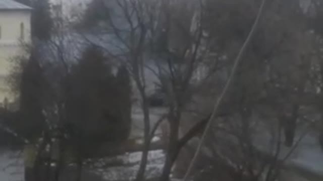 Ukrainian self-propelled guns work directly from residential areas