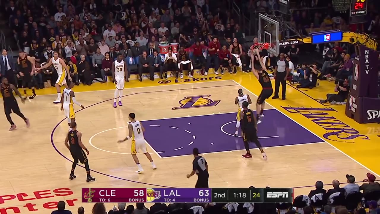 LeBron James Fools The Entire Lakers Team with No-Look Pass! Cavaliers vs Lakers