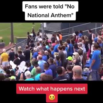 Le dicen al público que no cante el himno nacional, y mira qué sucede