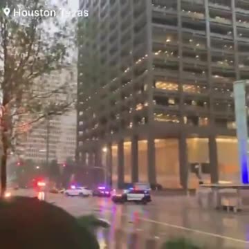 HIGH WINDS IN HOUSTON TEXAS 80-117 MPH CAUSE 1 MILLION PEOPLE WITHOUT POWER 🔥