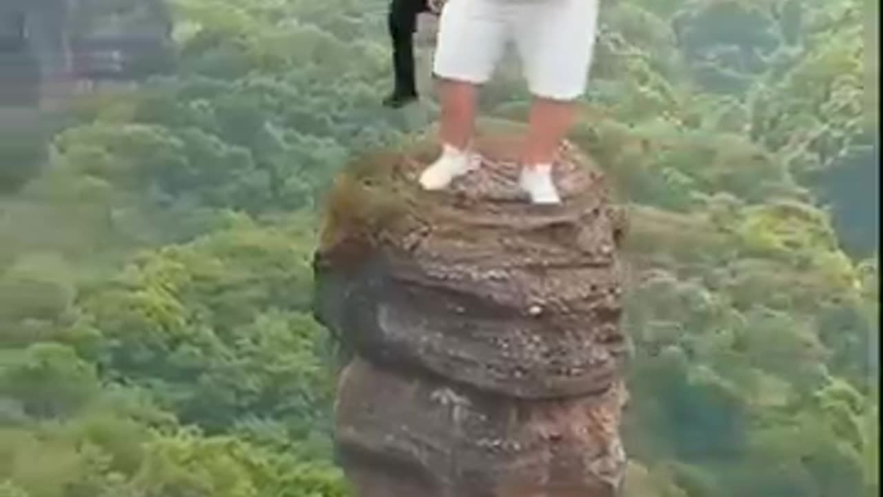 A fat man dancing on the hill #trending short