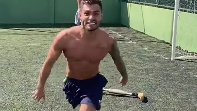That’s one way to do it 💪 (andreygarbeIG) #goal #futbolskills #nodaysoff
