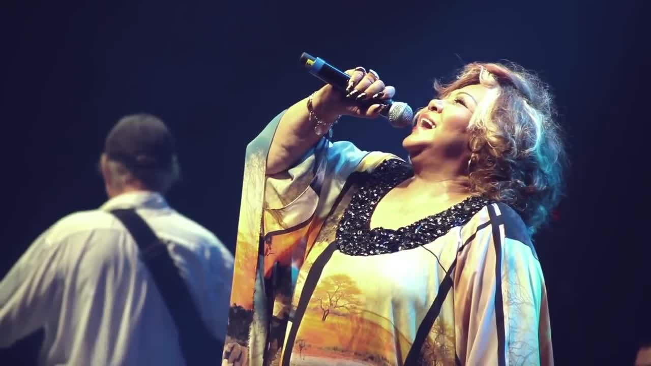 Alcione - "Não deixe o samba morrer" ao vivo no show do Samba Social Clube 2015