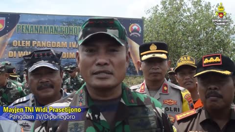 PIMPINAN PANGDAN IV DIPONEGORO TANAM 10.000 BIBIT MANGGRO DI PANTAI CILACAP