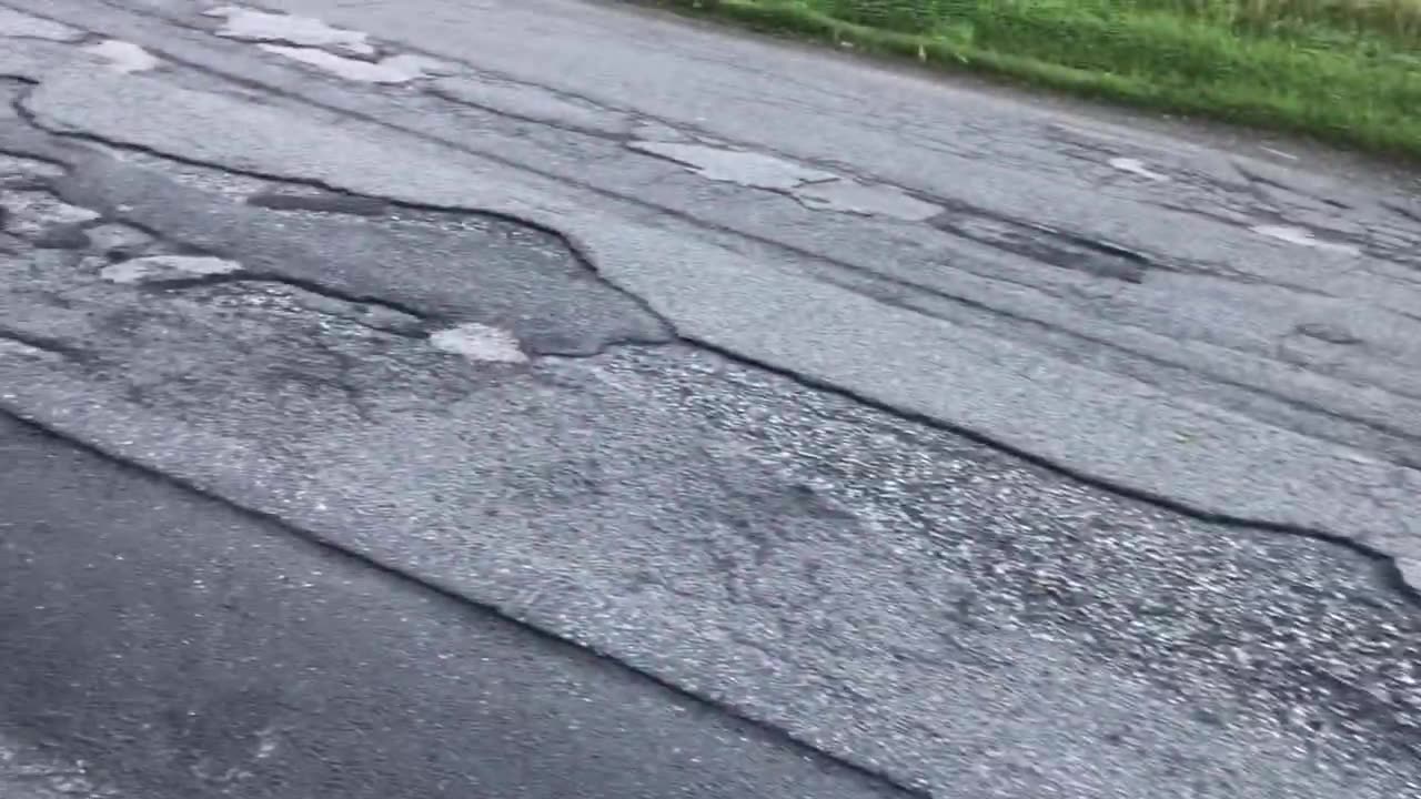 La situazione tragica delle strade del nord Italia in Lombardia l'eccellenza DOCUMENTARIO NOVEMBRE 2024 bisognerebbe dall'estero portare la gente a far vedere queste realtà italiane tra spazzatura e degrado magari dalla Russia