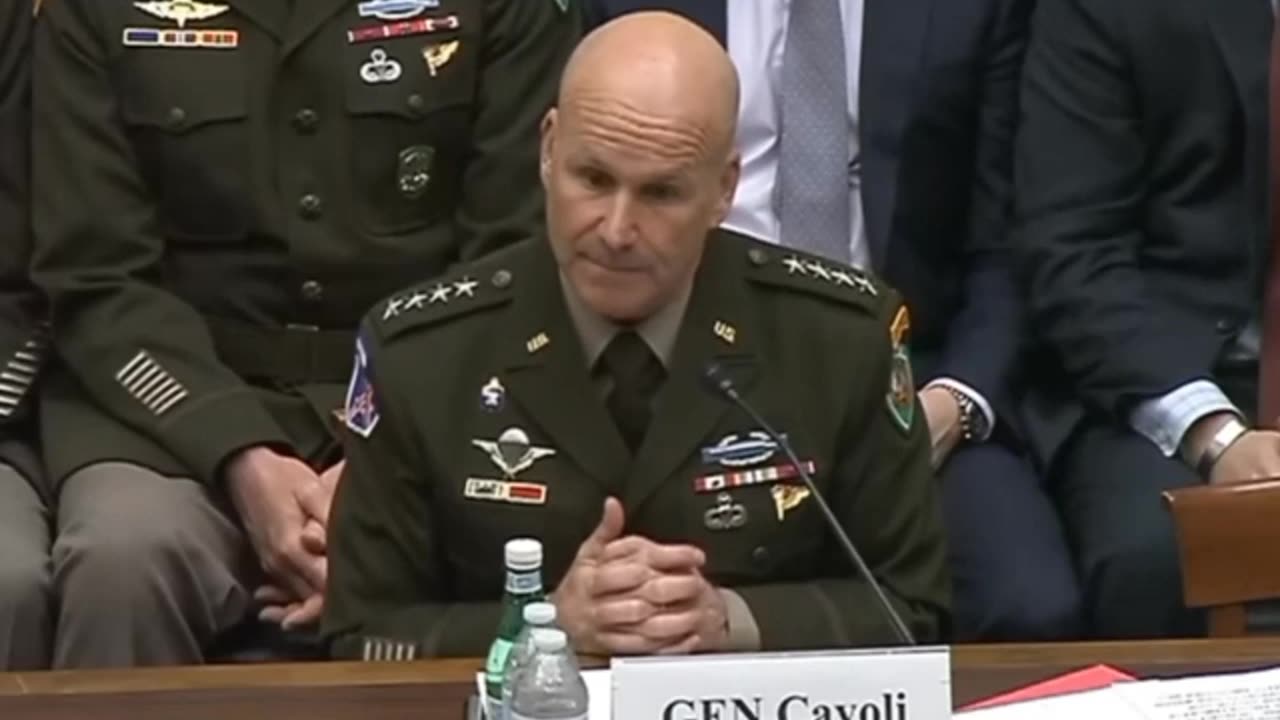 US General contradicts what the mainstrram media is saying about the conflict in Ukraine.