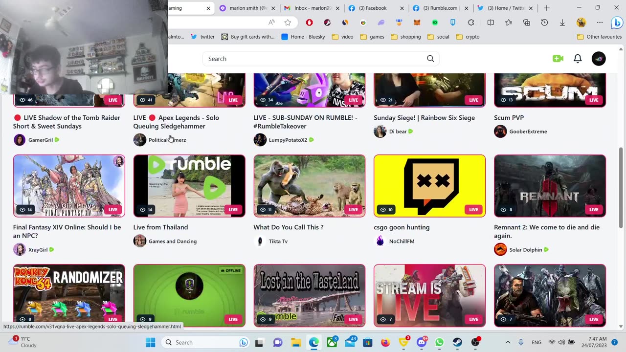 come chat to me while im doing stuff everywhere in my room and laptop