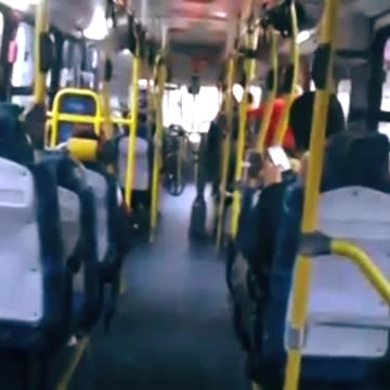 Observando o Movimento dentro do Busão em 24 de maio de 2014