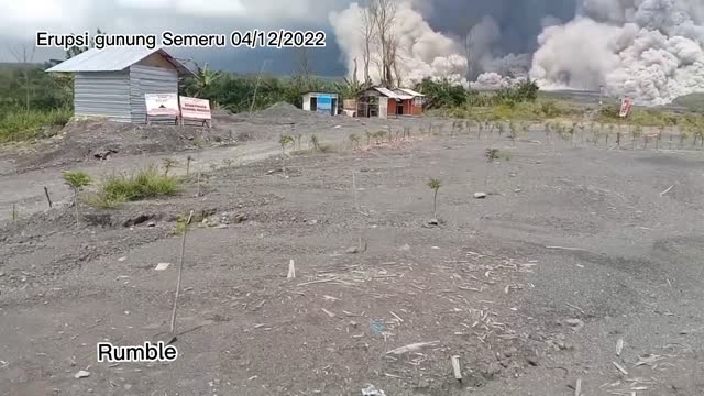 BENCANA ALAM HARI INI, FENOMENA ALAM GUNUNG SEMERU MELETUS