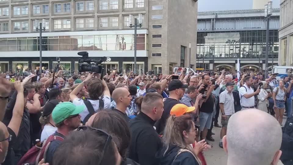 More Scenes From Massive Lockdown Protests in Berlin as Police Become Assaultive