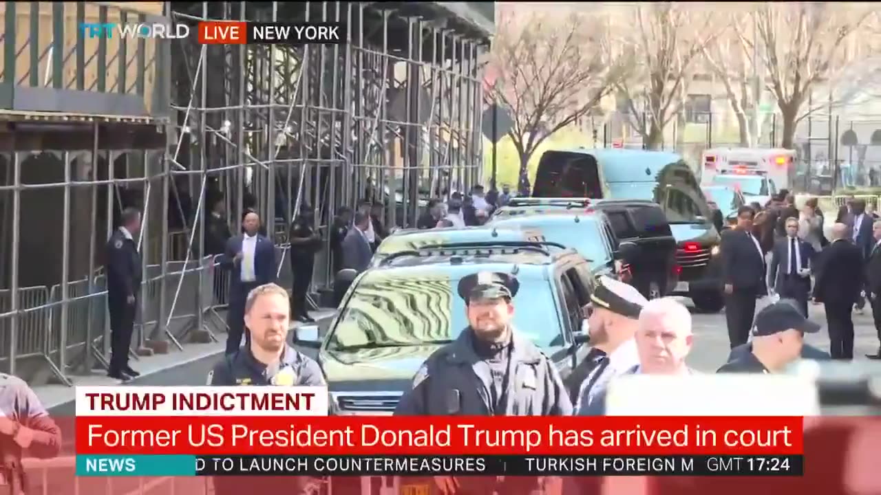 NOW - Trump arrives at New York courthouse.