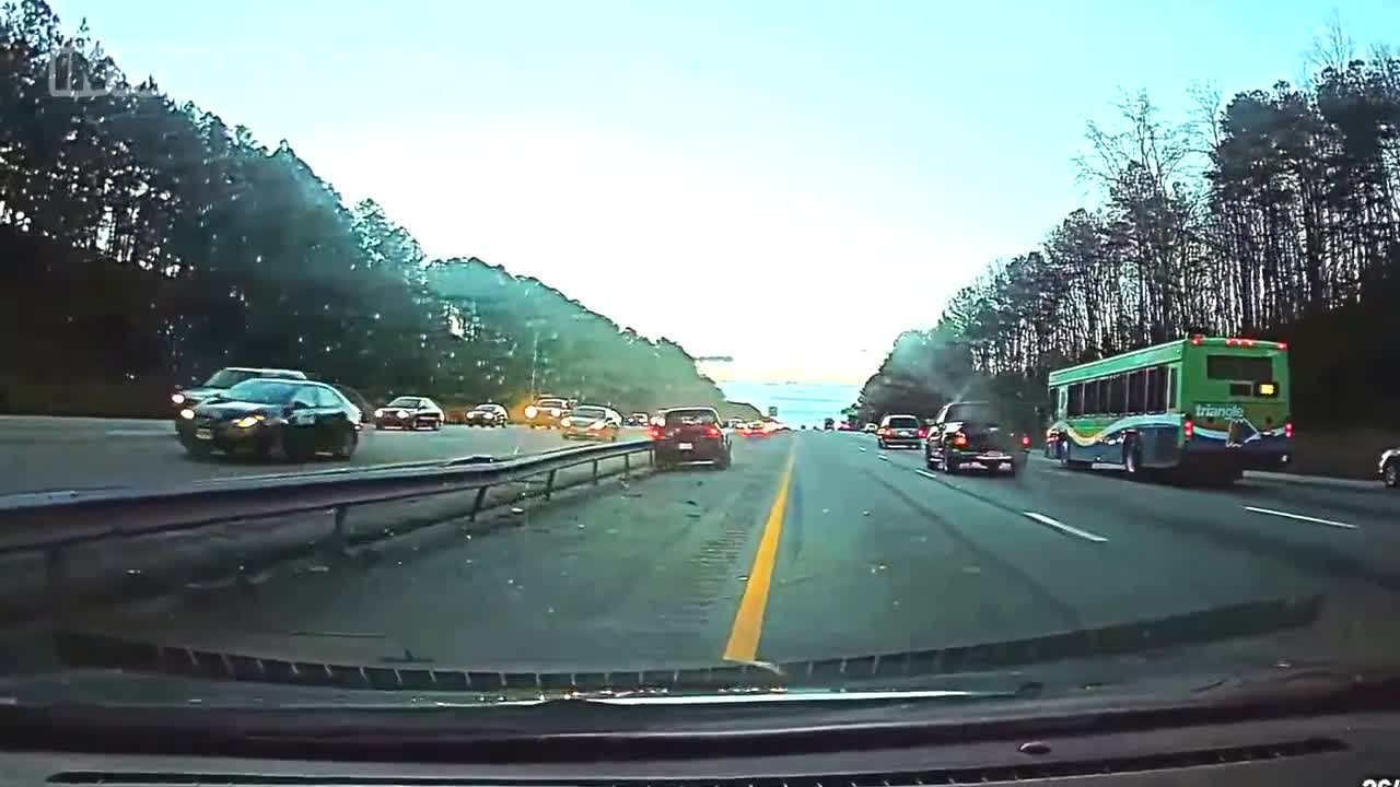 Insurance scammers caught on dashcam