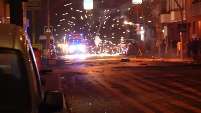 Silvester 2022, Angriffe auf Rettungskräfte