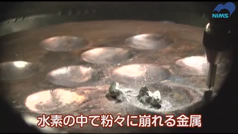 金属をもろくする水素の動きが見える！ 世界唯一の電子顕微鏡 (Observing hydrogen's corrosive effects on metals)_1