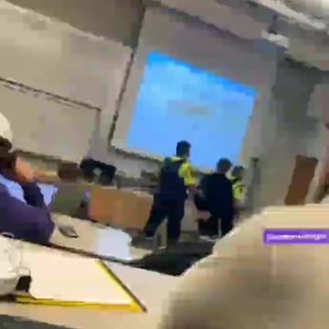 תלמיד בקנדה נעצר בשל אי עטית מסכה