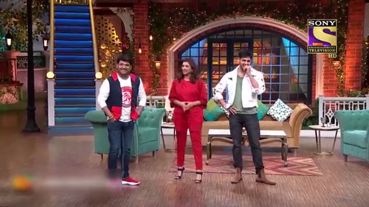 Chinky_-_Minky_ने_मिल_कर_लूटा_Chandu_को_|_The_Kapil_Sharma_Show_Season_2_(360p).mp4