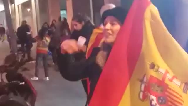 Los catalanes defienden sus libertades en la Avenida de Roma de Tarragona (2)