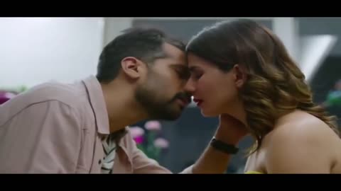 Bollywood intimate Scene | Hot kissing Scene Of Kriti Kulhar