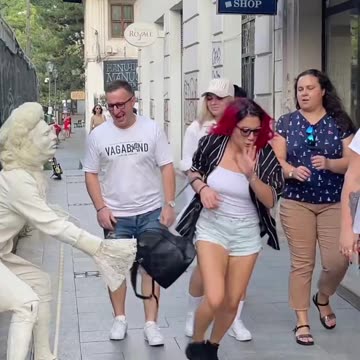 Incredible Reaction 😂💃😂 Statue Prank