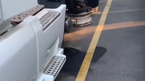 0 yuan's hand has reached out to the truck.