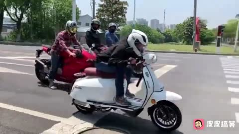 What a cute little electric motorcycle