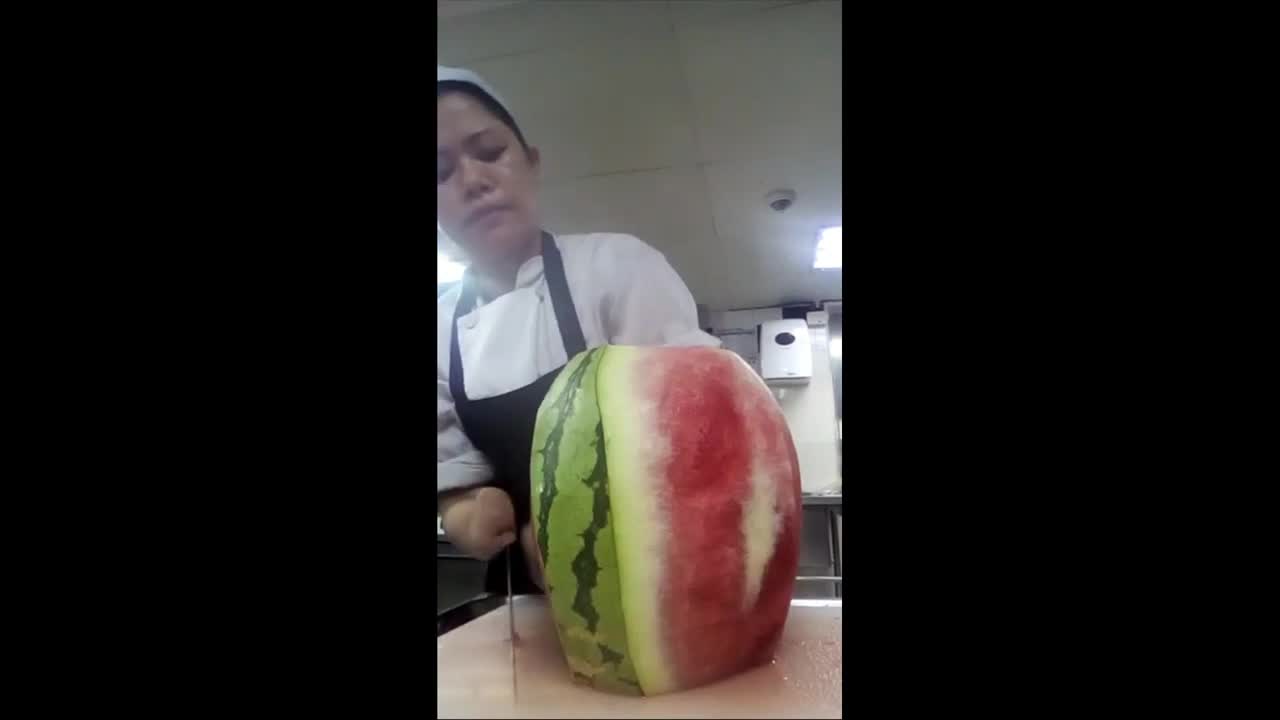 Chef With No Hands Shows off Culinary Skills