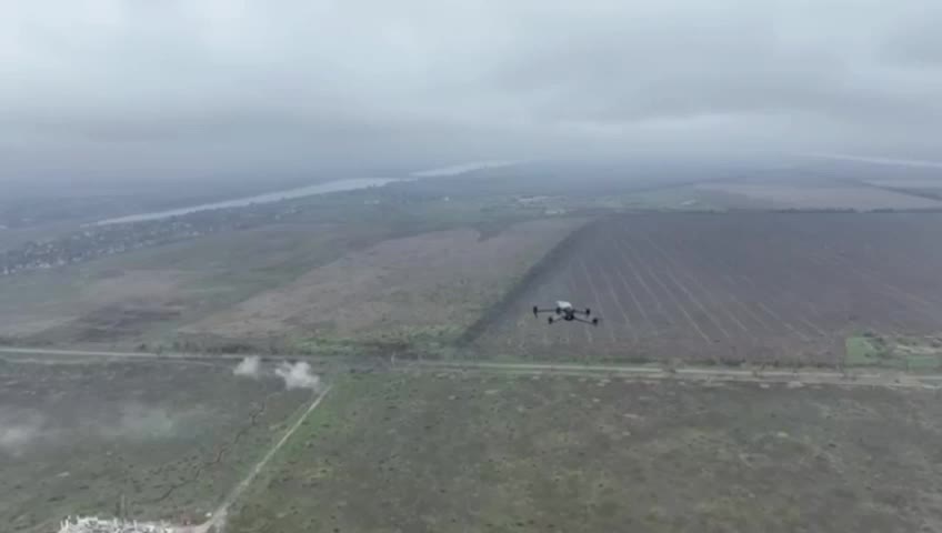 Ukrainian drone rams and cuts off a Russian drone in the Donetsk region
