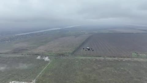 Ukrainian drone rams and cuts off a Russian drone in the Donetsk region