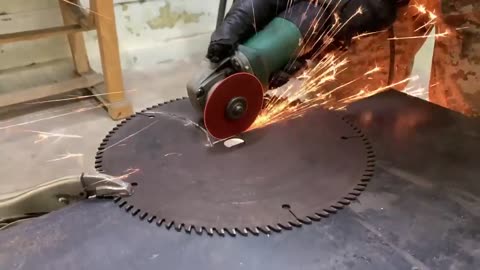 My Forge - Broken Saw Blade / Beautiful Ax Maker