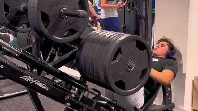 Legpress will always stay the best exercise in this world!😈😳 #fyp #foryoupage #viral