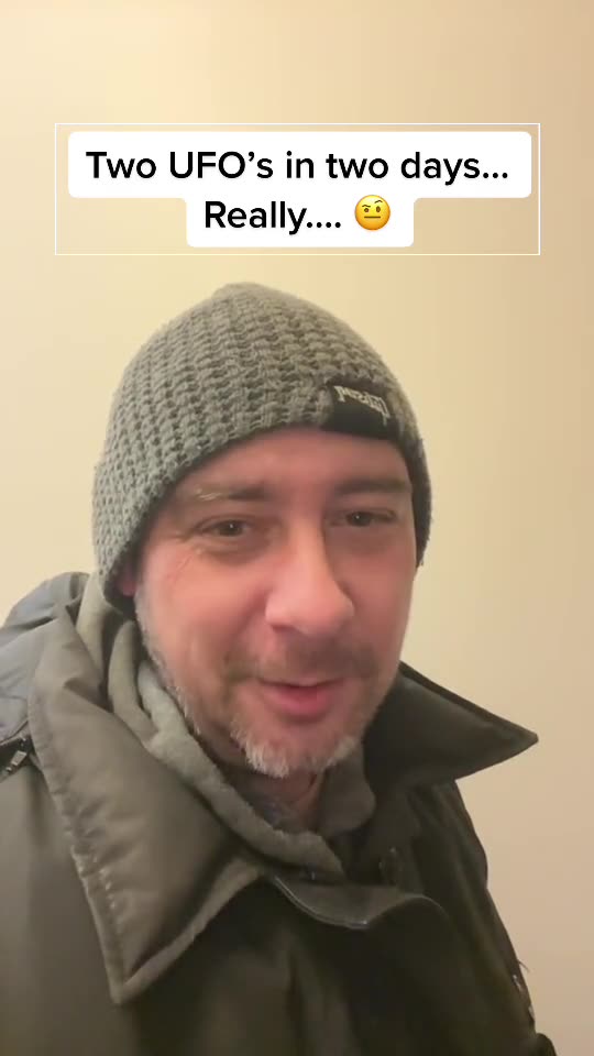 👍😁 I mean we have to laugh , right. #alieninvasion