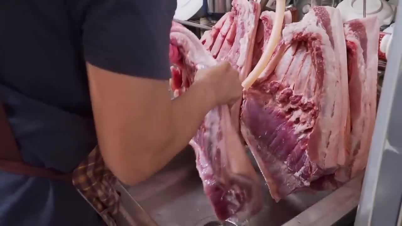 Tasty！Crispy Roast Pork Belly, Crispy Pork Skins Making