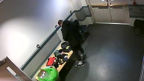 1657HQOB02PrisonerProcessingLobby_2021-01-05_15h40min01s280ms.mp4