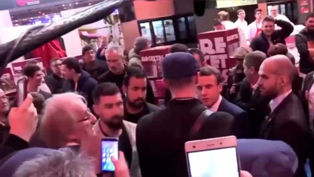 Macron egg ,,headshot" in Egypt