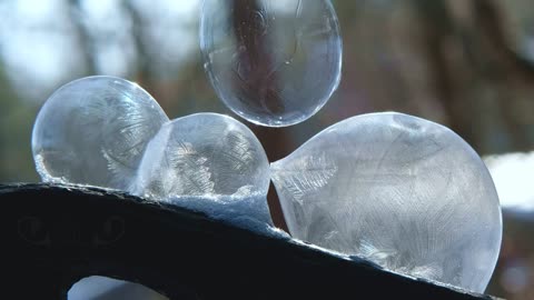 Freezing Soap bubbles