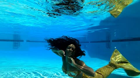 MERMAID POSES UNDERWATER _ MERMAID SYRENA ENTERTAINMENT FOR PARTIES & EVENTS