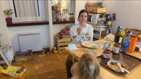 2023-02-16 (3) - La crêpe des 15 ans avec Marie - Twitch Triskelina (clip)