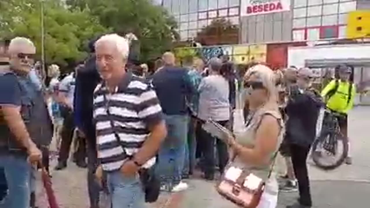 Premiér Petr Fiala v Otrokovicích konfrontovaný s názory občanů na ukrajinský konflikt