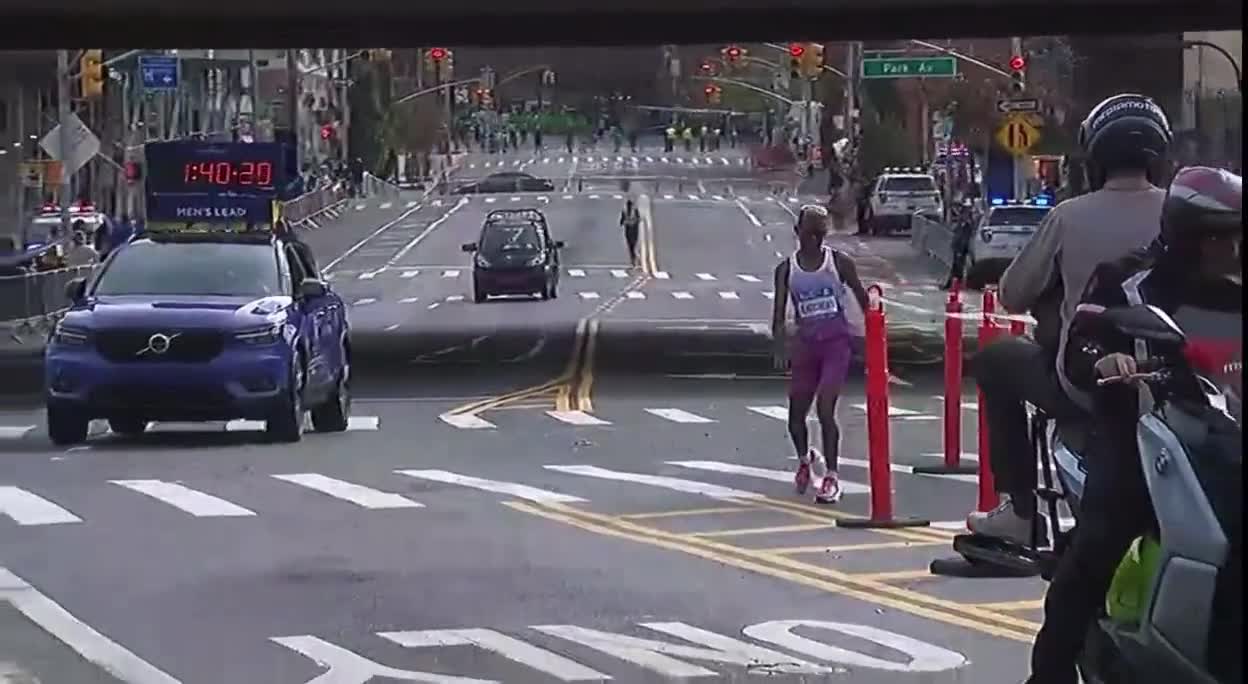 LEADER IN NY MARATHON COLLAPSES