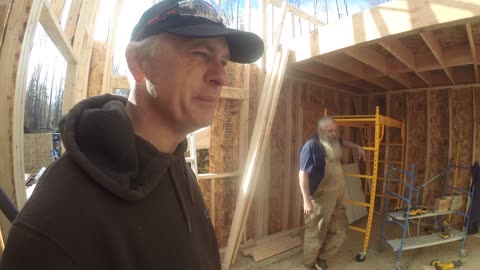 Setting the ridge beam for the cabin || Guy builds a homestead by himself in Alaska