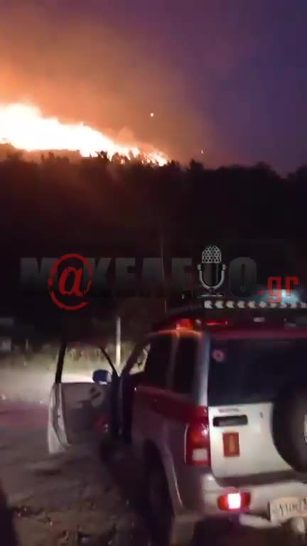 makeleio.gr - Μεγάλη φωτιά στο Αίγιο