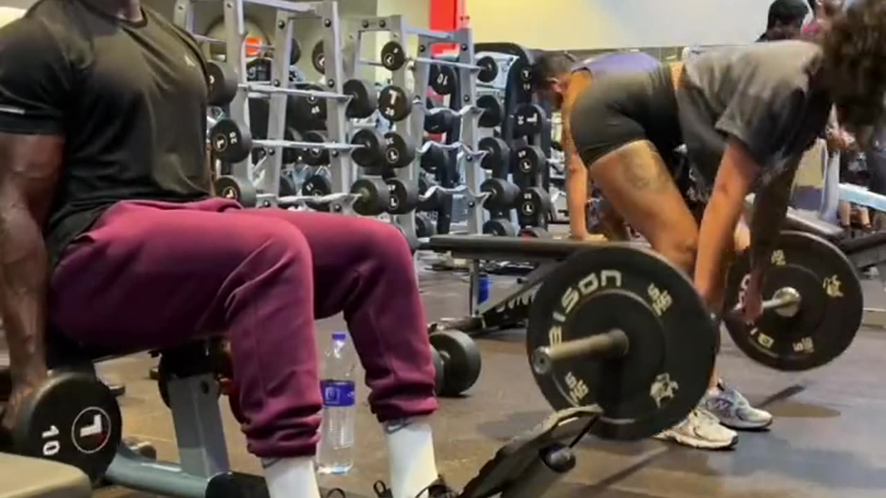 How E Whores Use The Gym