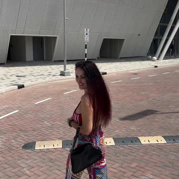 loredang Walk On Dubai Street Hot 🔥 Figure Sexy Body