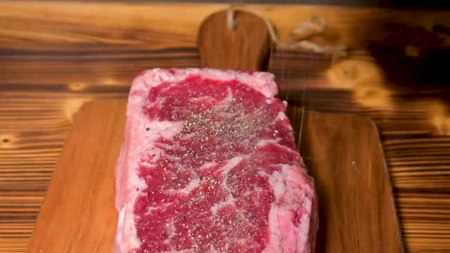 Should you add pepper to your steak before grilling_