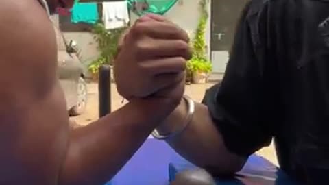 Arm wrestling trainer 🆚school boy revenge 💪💪👊🔥