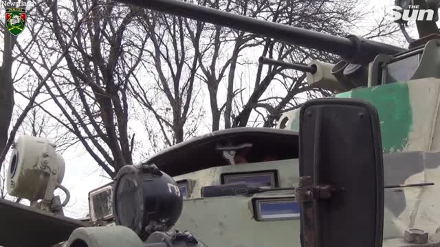 Ukrainian paratroopers commandeer Russian armoured carrier and ammo